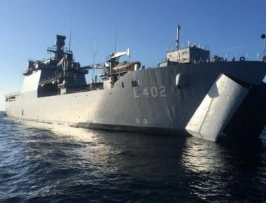 Όταν το νέο τουρκικό αποβατικό TCG Bayraktar κάνει «βόλτες» έξω από την Χίο (βίντεο)